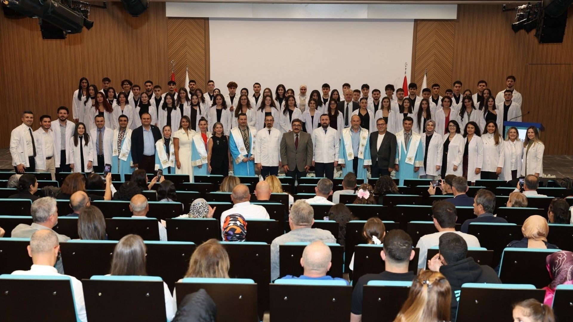 Alkü Diş Hekimliği Fakültesi Öğrencileri Beyaz Önlüklerini Giyerek Mesleğe Ilk Adımlarını Attı (2)