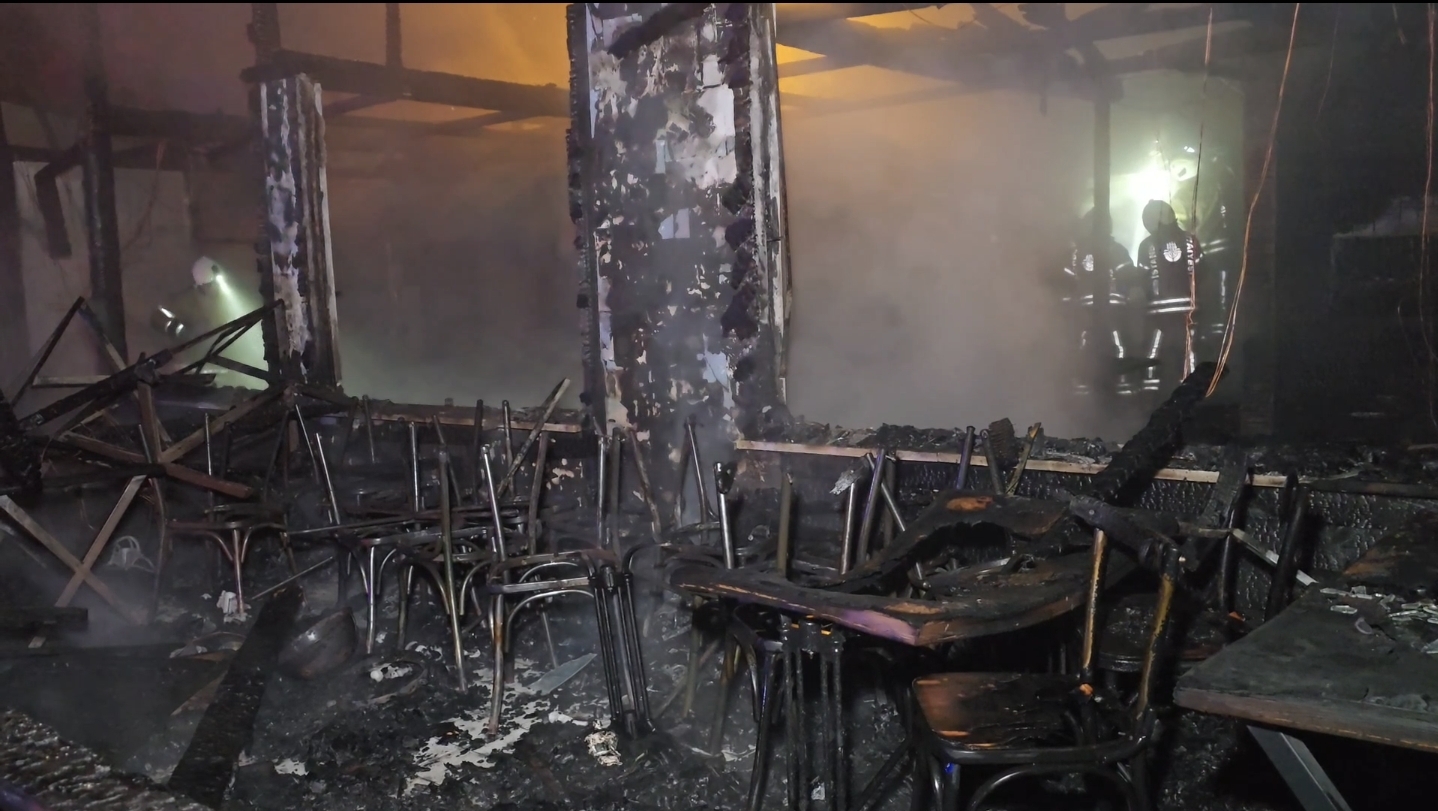 I S T A N B U L B E Y K O Z D A R E S T O R A N I N S O M I N E S I N D 1004390 298017