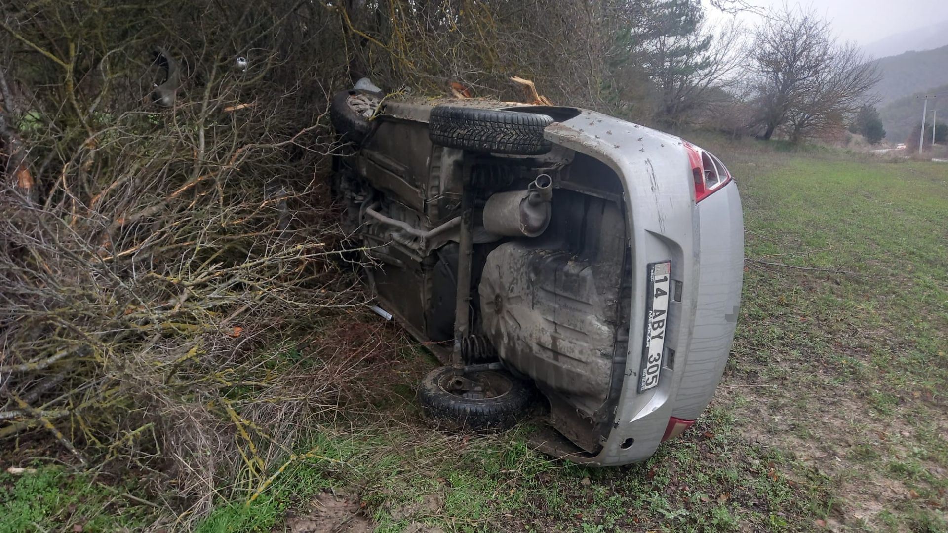 Bolu’da Kontrolden Çıkan Otomobil Takla Attı, Metrelerce Sürüklendi (2)