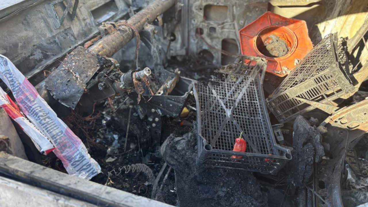 Beyoğlu'nda alev alev yanan araç