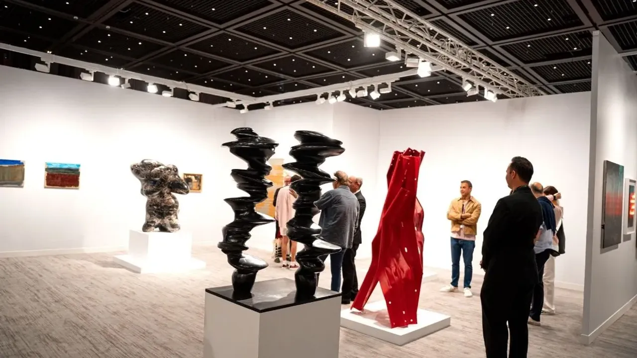 İstanbul'da çağdaş sanat şöleni başladı: 70 galeri Tersane Istanbul'da