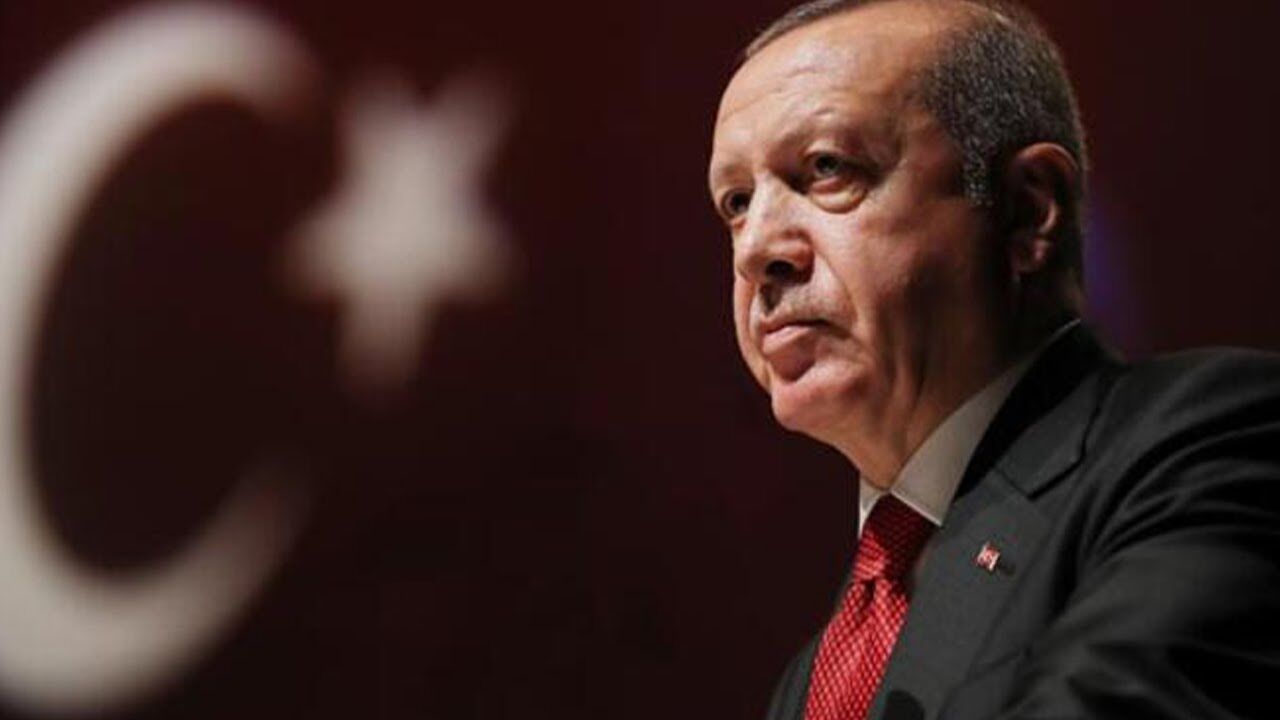BM kürsüsünde dikkat çeken anlar: Erdoğan Karakoç’un şiirini okudu