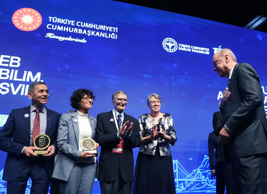 Özlem Türeci ve Uğur Şahin'e Aziz Sancar Bilim Ödülü