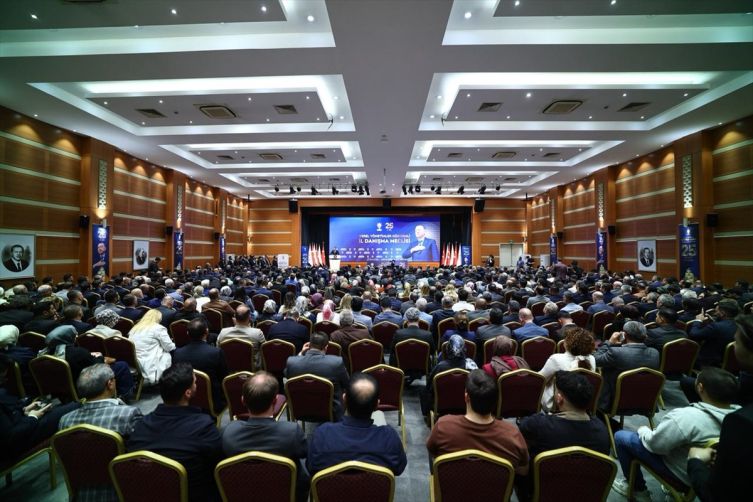 Farklı partilerden 136 kişi AK Parti’ye katıldı