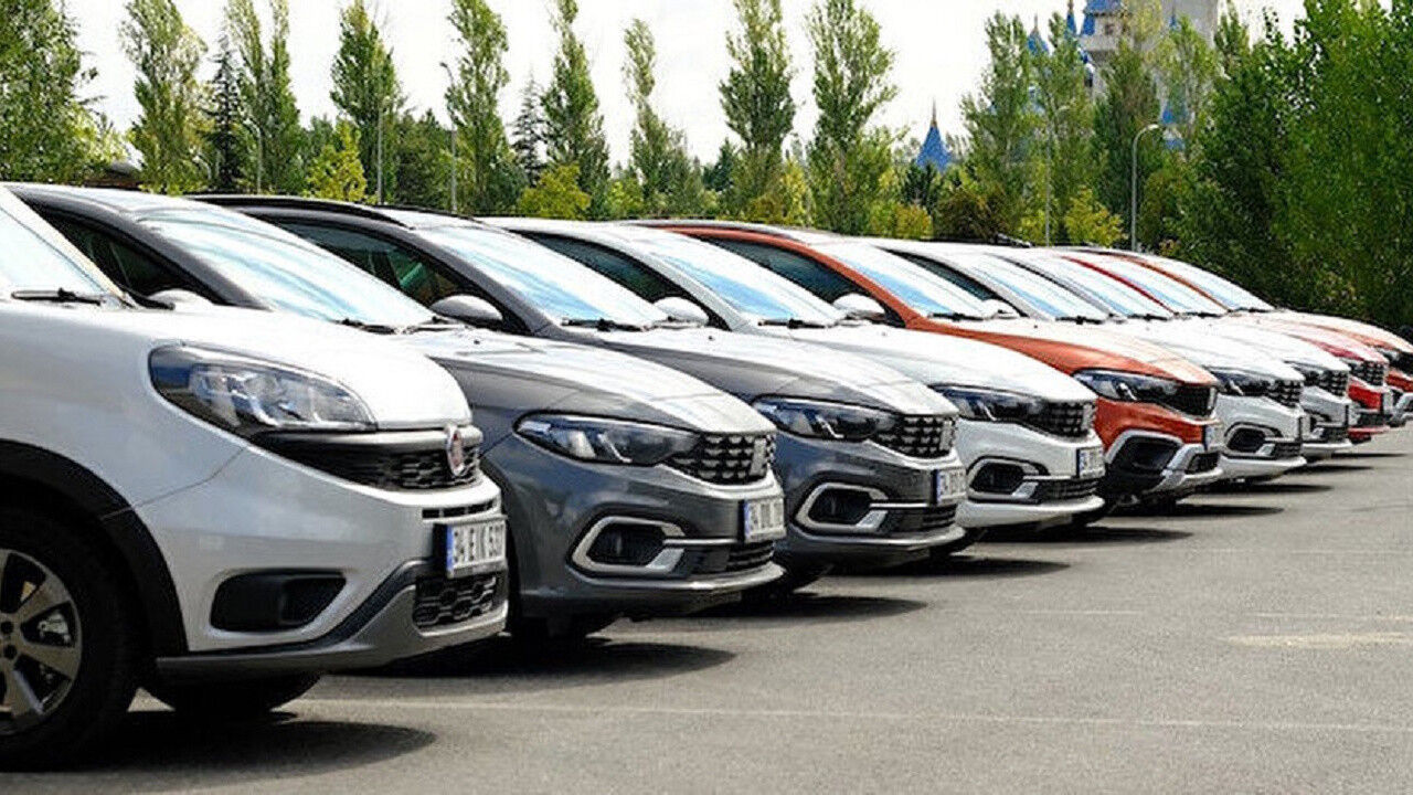 Binek otomobil satışlarında sert düşüş: Ultra lüks araçlarda yüzde 74,6 artış
