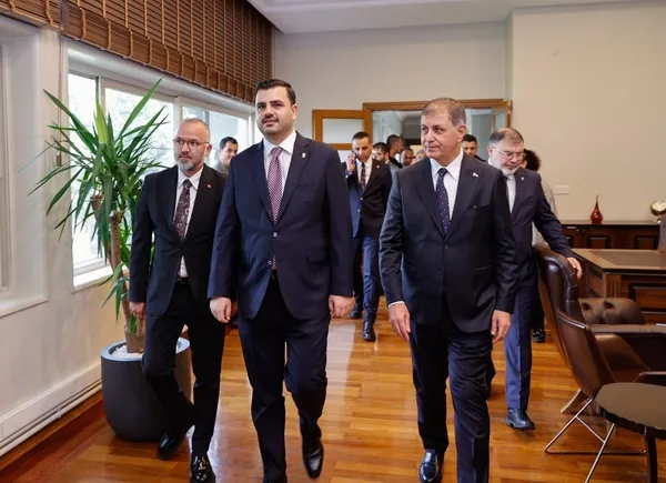 Cemil Tugay, AK Parti İzmir heyetiyle görüştü