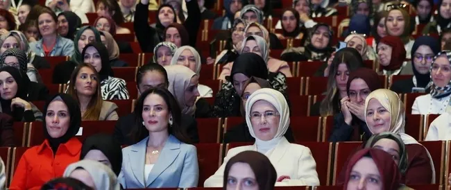 GİF’27’de genç yetenekler sahneye çıktı! Ünlü isimlerden genç kızlara destek
