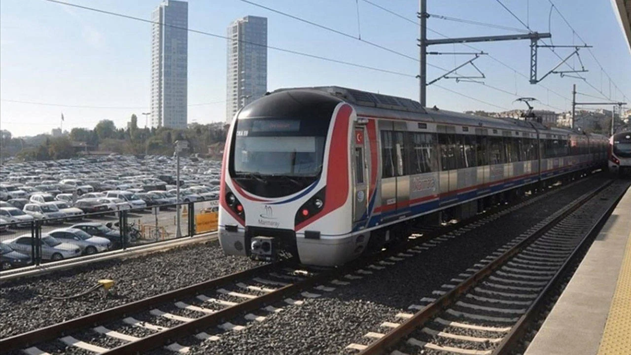 Marmaray’da Erenköy istasyonunda hareketli dakikalar! Seferlerde aksama yaşandı