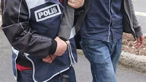 Düzce’de okul duvarına tehdit içerikli yazılar yazan 17 yaşındaki çocuk gözaltına alındı